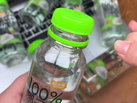 只要它不停产,我就疯狂囤货薅秃它,就是颜小萌家新出的100%椰子水,入口椰香浓郁,清甜回甘,真的好好喝,清爽又解腻,过年经常大鱼大肉的,趁年货节划算,刷到赶紧囤#颜小萌#百分百椰子水#仙女都在喝什么#年货必备#好喝不贵