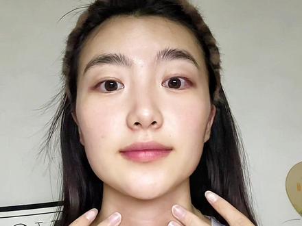 姐妹们!可千万别等脖子条条杠杠加深了才想起来用颈霜,不想要脖子暴露年龄的,那就赶紧试试这款#eLL
多肽胶原美颈霜,坚持一段时间会有看得到的惊喜#颈霜种草 #精致女人必备 #好物分享护肤