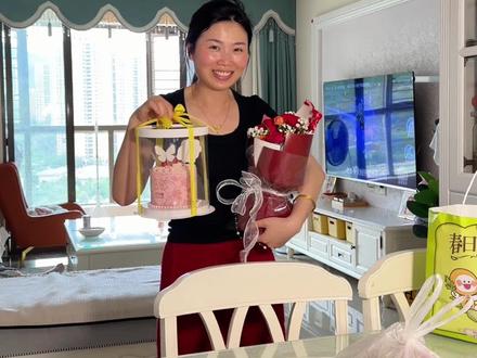女儿给我的仪式感,真的没有想到,她也才8岁呀,当妈妈的第15年,第一次收到母亲节礼物,真的很惊喜很意外,特别开心,我女儿的心意无价,也祝所有母亲,母亲节快乐#母亲节快乐