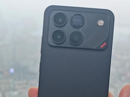 你们想看的荣耀WIN它来了,风扇加持跑分到了440W,电竞王者,妥妥年度夯机。#第一视角 #荣耀WIN #数码科技