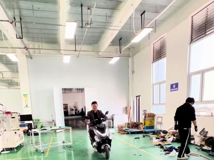 要给极核的听劝点点赞,很重视反馈感受 26款的#极核电动车 AE4SE+装大单体可好好装多了。必须点赞#极核AE4