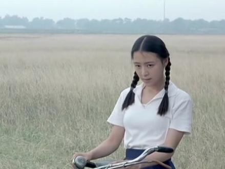 她望着火 走向人生的边界
#女性的力量 #蜂蜜的针 #袁泉 #影评