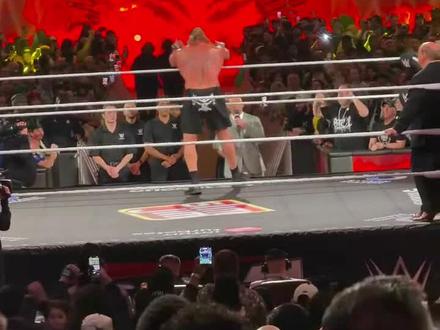 奥巴费米出场这压迫力太强了
#wwe #摔角