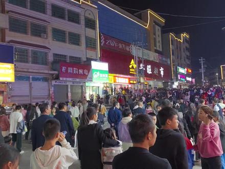 湖南省第一大乡镇的夜市-高沙镇。没人反驳吧?