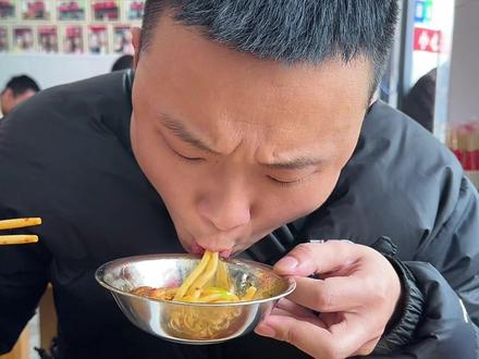 俩人花48元在运城吃个老字号大盘鸡,依旧是老式味道,鸡肉软烂入味,面条爽滑劲道,嘎嘎好吃#美食推荐#美食分享#寻味烟火气#地方特色美食#人间烟火