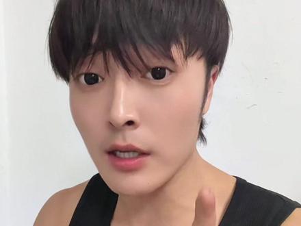 你们要的权志龙WDA来了,大概就是这样,多练就可以,大胆唱别拘束#权志龙 #权志龙WDA #唱法教学 #教学 #权志龙奶音 @抖音小助手