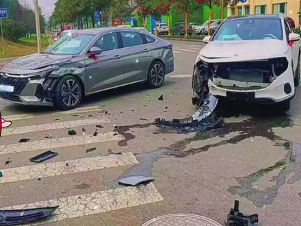 奇瑞艾瑞泽8撞车事故大解析,它的安全性是奇瑞天花板? #奇瑞汽车 #艾瑞泽8 #汽车碰撞安全 #撞车#交通事故
