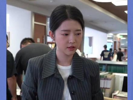 #即刻上场 郭小雨精心设计反复调试,只为呈现颜菲完美侧颜。#来央八看好剧