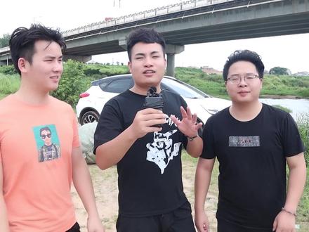 挑战用500个塑料瓶搭建小船,3个人同时坐上去,结果会成功吗?