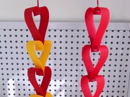 适合小朋友的新年挂饰手工,不用画不用贴,彩纸卡纸都能做,简单又好看#亲子手工 #幼儿园手工 #新年手工 #元旦手工