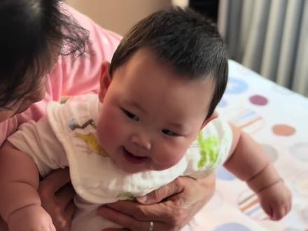 好消息:听《鲁冰花》不哭
坏消息:听乌兰巴托的夜也不哭了
总结:我改天晚上再唱一遍看她哭不哭