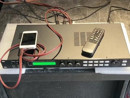 正品X5效果器。X5效果器切换输入一。输入二