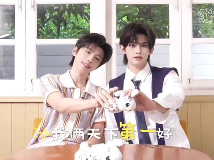 单曲循环|品味巧克力里的甜蜜心意 🍫不只是零食,更是一种分享心情、传递温暖的独特方式,
蕴藏在#SharingSweets巧克力 里的寓意与讯息,
就由#SnackPaper品牌代言人云旗郝熠然 大声说给你听~🎤
You are the Melody I Have on Repeat ⚫️⚪️🎶
@SnackPaper @云旗Yunqi @郝熠然
#SharingSweets巧克力 #TasteYourFeelings #SharingSnackSharingLove