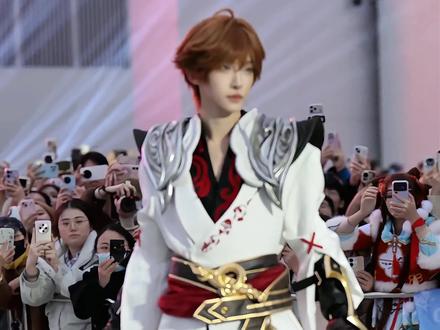 刘宇cos李白30秒原声纯享版
#濮院时尚古镇 #濮院电竞节 #刘宇 #谁懂刘宇cos李白的含金量 #在濮院偶遇了一群建模脸 这震耳欲聋的声音就是含金量体现