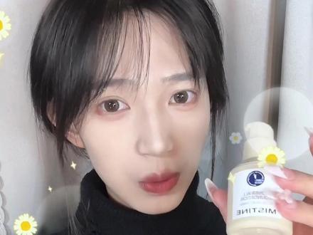 咱们就是说冬天也要好好修护我们的皮肤,也要化妆按时美丽哦