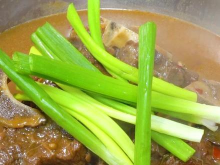 家庭版红烧牛骨头做法,简单又好吃,感谢大家的支持!#美食