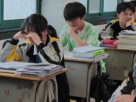 #郎溪中学 高考在即,家人录下祝福视频,在赞美与鼓励中,孩子们感动落泪。加油呀,你们都是爸爸妈妈的小骄傲!#安徽宣城 #高考 #高考加油@抖音小助手 @DOU+小助手