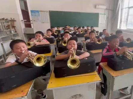 少先队鼓号队《进行曲》训练#小号 #校园活动 #小号演奏 #鼓号队训练日常