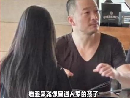 喻恩泰47岁有“断崖式衰老”,主持人妻子史林子37岁美艳如初#喻恩泰 #热点 #社会百态#