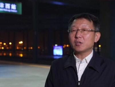 10月26日0时5分,随着G55302次列车从天津西站开出,津兴城际铁路开始按图行车试验,标志着津兴城际铁路进入开通运营最后倒计时。津兴城际铁路全长100.79公里,设计时速为250公里。共设天津西站、胜芳站、安次站、永清东站、固安东站和大兴机场站6座车站。#天津 #你好天津 #交通出行 #津兴城际#出行