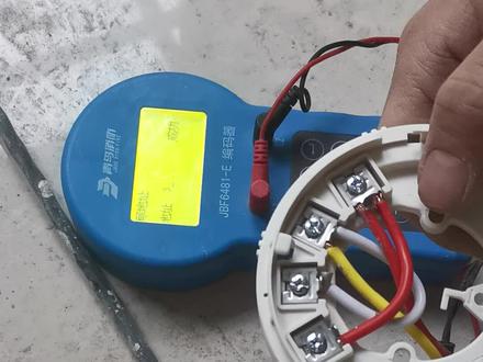北大青鸟JBF5101B编码方式
这款可燃气体探测器直接对接设备信号端不能写入地址。
