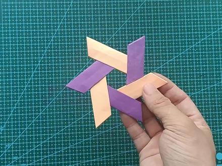 正方形纸怎么叠可变形的手工折纸暗器飞镖,一二三年级都会折的折大恐怖纸武器#萌知计划 #亲子手工 #折纸 #手工折纸 #益智玩具 #手工 @抖音青少年