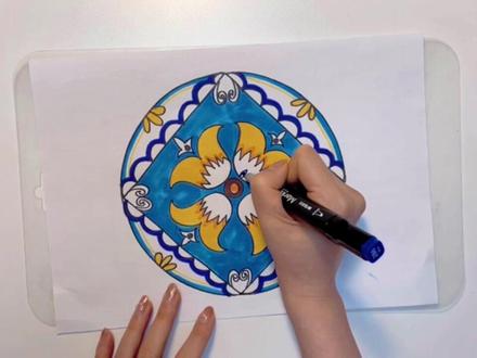 靠垫设计#创意美术 #创作灵感 #一起学画画 #儿童画 #画画
利用骨式和色彩搭配设计独一无二的靠垫吧!