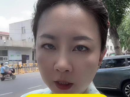 审讯时什么都不说行不行呢? 在侦查机关审讯时,很少有人能做到什么都不说,里面个外面的环境、心理的落差,还可能导致有些当事人没有做的事情也会承认。口供是刑事案件的“证据之王”,很多案子都是通过口供的突破,或者说在口供中找到客观证据线索得以突破。我们在讯问中应当如实供述,但是这并不意味着不能辩解,也不意味着去承认超过自己行为的实施和情节。律师会见的意义,很重要的两个层面,一是帮助当事人建立信心,积极应对了;另一个层面是做好相应的辅导工作,讲清楚案件的预判走向。最终达到律师辩护+当事人自助的配合,取得更好的案件结果。#抖来普法2025 #辽宁刑事律师张绮桐 #刑事辩护 #法律咨询 #口供