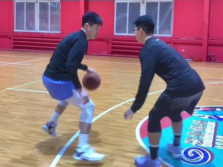 走着就把对手调动了🆘#东契奇 #节奏过人 #运球