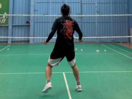 #羽毛球 #羽毛球教学 两边后场步伐,基础必练!#雷霆60