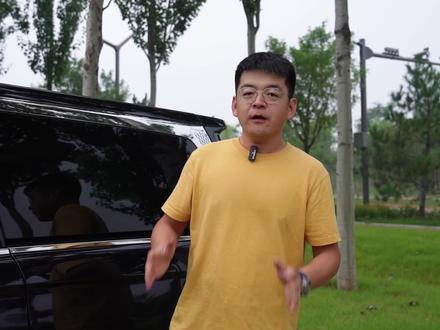 岚图梦想家刚进入国内MPV市场时,似乎除了尺寸大之外没有一个显著的「点」让大家青睐这台车。但试驾过2024款之后,我发现它可以与第一梯队MPV车型较量一下了。#新能源领航计划 #国产mpv #岚图梦想家