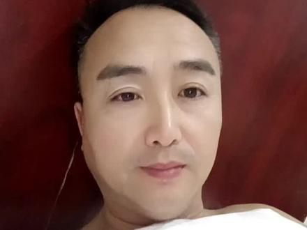 这社会就这样了!都是为了利益,根本没有感情可言!互联网为了流量更没有感情可言!谁是谁非,天知就好!我不去评论,敬请大家善意评论!#实话实说传递正能量 #网红那些事 @抖加上热门 @小土妹(不忘初心) @马上³⁰⁹ 🦄️(团队招人) @河南三妹(晚6点开播)