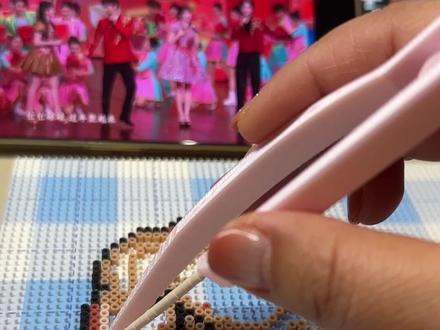 马年大吉新年第一天就会滑豆啦!#拼豆 #拼豆图纸 #拼豆滑豆 #过年拼豆 #拼豆教程