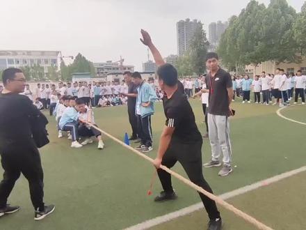 围观拔河最强策略,先压住按兵不动,30秒后一招制胜!#拔河比赛让对方30秒一挥手就赢了 物理老师就是懂👏👏