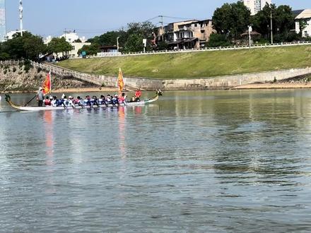 为衡阳龙舟队的精神点赞。兑现承诺划回衡阳。#龙舟精神代代传