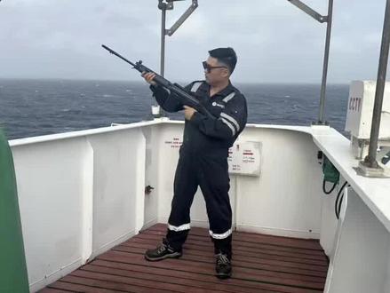 一个视频带大家了解一下什么样的情况下需要聘请安保人员护航。#海员生活 #远洋海员 #安保人员 #海盗区 #索马里海盗 @DOU+小助手