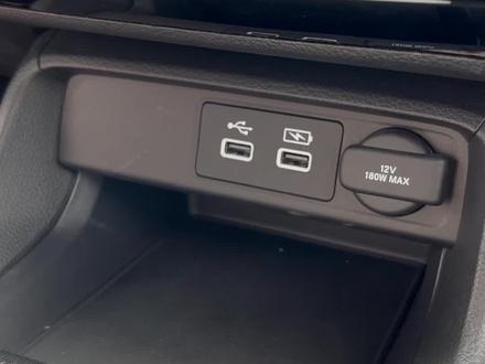 我们车上的usb数据接口,今天分享一个你从来没用过的方法,学会让你开车更轻松!#每天一个用车知识 #抖音汽车 #本田 #思域 #carplay