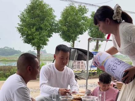 小米粥都说了,叔叔这个饭不好吃,粥哥只能我们欺负叔叔也不行替粥出气#我是小米粥啊#搞笑日常