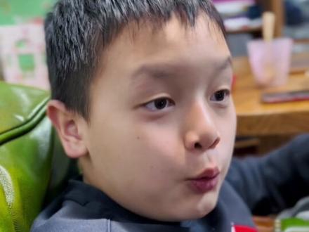 小朋友最爱聊爱恨交加的科学课。学理科真心不容易。发现老师和我一样,看见一点进步就使劲儿夸。#家庭教育