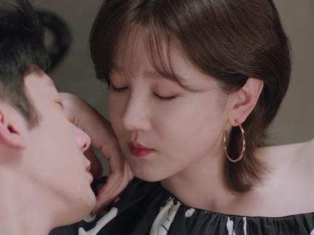 狙击蝴蝶:原来春畅才是全剧最大意难平,惨死岑矜大婚前夜太扎心 #狙击蝴蝶 #陈妍希 #周柯宇 #刘芮麟 #陈小纭