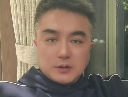 游资大佬向量化交易发投降书,面对量化交易,游资也成了量化资金眼里的大韭菜。曾几何时,散户是游资的对手盘,而如今,散户和游资都成了量化资金收割的对象。#财经 #量化交易 #游资 #散户 #股民