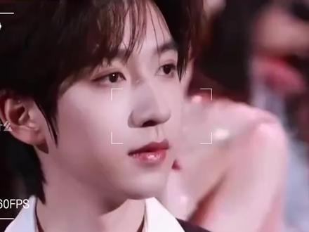 青春最动人的模样,莫过于在热爱与磨砺中,活成自己的光 #贺峻霖 #安利向 #贺小七