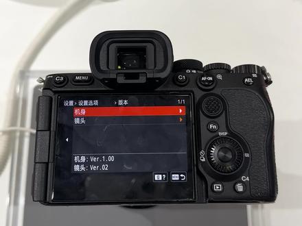 新手必看|用 Creators' App 升级固件全流程 还在插电脑升级索尼相机固件?太麻烦了!
今天教你用手机 Creators' App 一键升级,新手也能秒会!
【准备工作】
✅ 相机电量 ≥51%(至少 3 格电)
✅ 相机插入 已格式化 的 SD 卡(插槽 1)
✅ 手机安装 Creators' App 并登录索尼账号
✅ 相机开启 蓝牙 / Wi-Fi
【步骤 1:连接相机】
打开 APP → 点「连接新设备」
相机屏幕出现配对码 → 手机输入配对
配对成功,进入相机页面
【步骤 2:检查更新】
APP 主页点 「更新相机」
自动检测最新固件 → 点击 下载
建议连 Wi-Fi,下载完成后 传输到相机
【步骤 3:相机安装】
相机自动进入更新界面
阅读提示 → 选择 执行更新
等待 3–5 分钟(红灯闪烁,别关机、别操作)
相机自动重启 → 显示「更新完成」
【结尾】
✅ 升级成功!进入设置 → 版本 → 查看最新固件
✅ 全程手机操作,不用电脑、不用读卡器
✅ 赶紧收藏,你的索尼相机也该升级啦!
#索尼 #固件升级 #CreatorsApp #索尼相机 #相机技巧