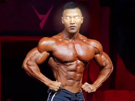 国产高达、3D战士——何炬贤超清展示!让我们期待下一场日本职业赛!#何局限 #健体 #奥赛 @IFBB PRO 何局长
