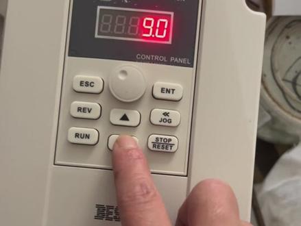 活的越明白快乐就越来越少,懂得越多越累,以上视频是贝士德变频器300HZ参数设置方法有需要的朋友可以参考一下#专业的事交给专业的人 #诚信经营质量第一