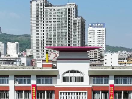 曲靖市第一中学2024年高考喜报,1319人参加高考,600分以上819人,一本1290人,文科一本率97.2%,理科一本率98.8%,云南省前50名16人,其中理科5人,文科11人。#2024高考 #高考 #云南曲靖