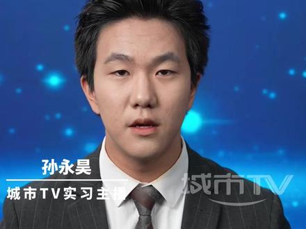 一画家在街边树洞上作画一天后,被城管责令涂掉#树洞作画