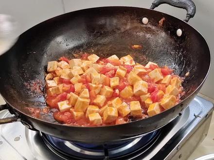 西红柿炒豆腐,先炒西红柿还是先炒豆腐?大厨教你正确做法,真香