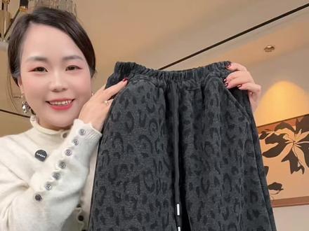 今年爆火的加绒豹纹裤!终于给女儿安排上了,还是两穿的裤脚~上身潮酷又有型,轻松解锁各种穿搭#摆脱路人感穿搭 #豹纹裤 #女童加绒裤子 #女童裤子 #保暖又好看