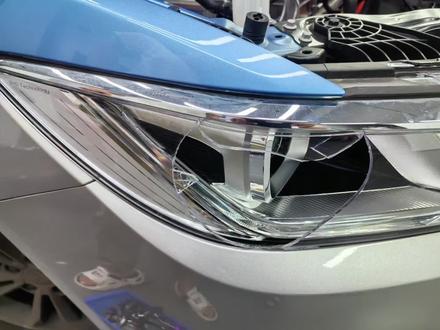 #比亚迪秦EV
大灯灯罩破损更换